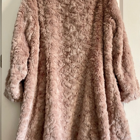 Cabi CONTESSA COAT  XL Pink Faux  Fur Coat  Limited Edition. EUC - Picture 10 of 13